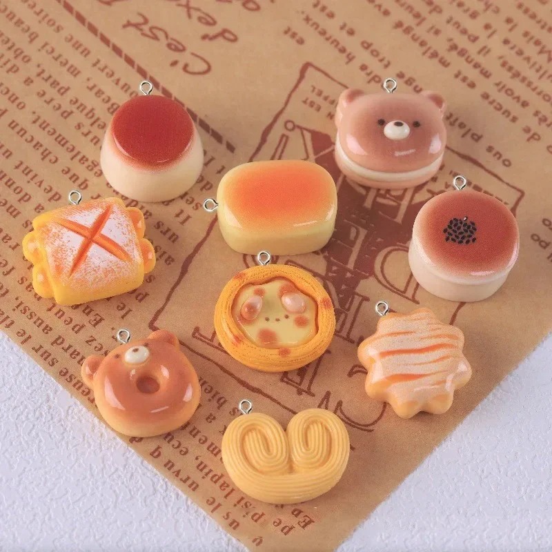 Food Snacks Party - ชาร์มเรซิ่นรูปขนมปังพุดดิ้งหมีน่ารัก 10 ชิ้น ของตกแต่งขนมจำลอง สำหรับงาน DIY